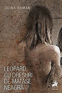 Leopard cu dresuri de mătase neagră